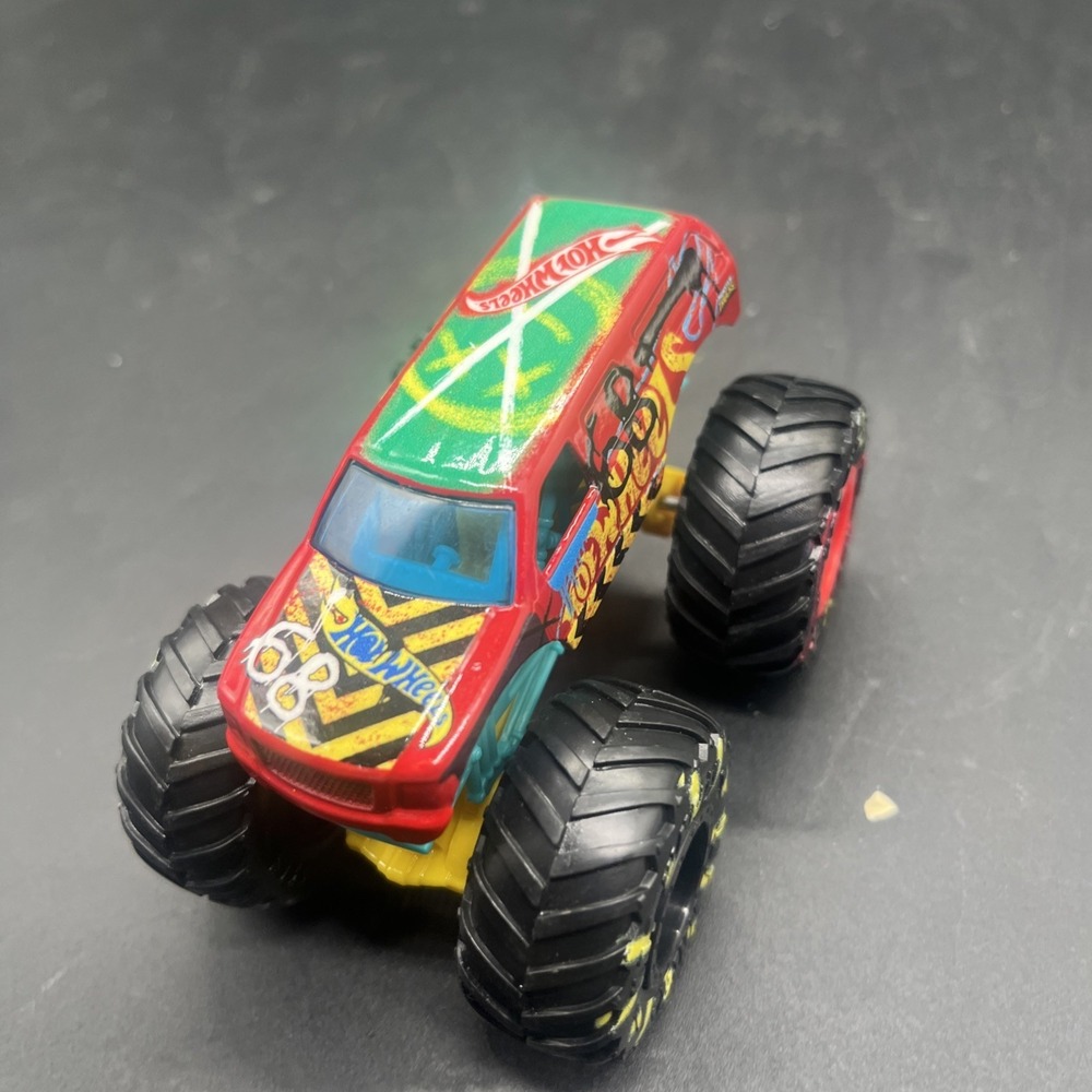 Hot Wheels Demo Derby Graffiti Monster Truck 1:64 - Picture 9 of 10